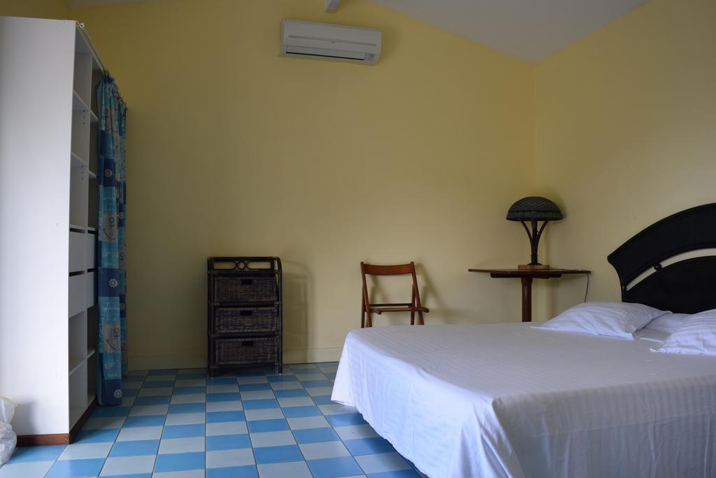 Villa Habitation Pineau à Deshaies Extérieur photo